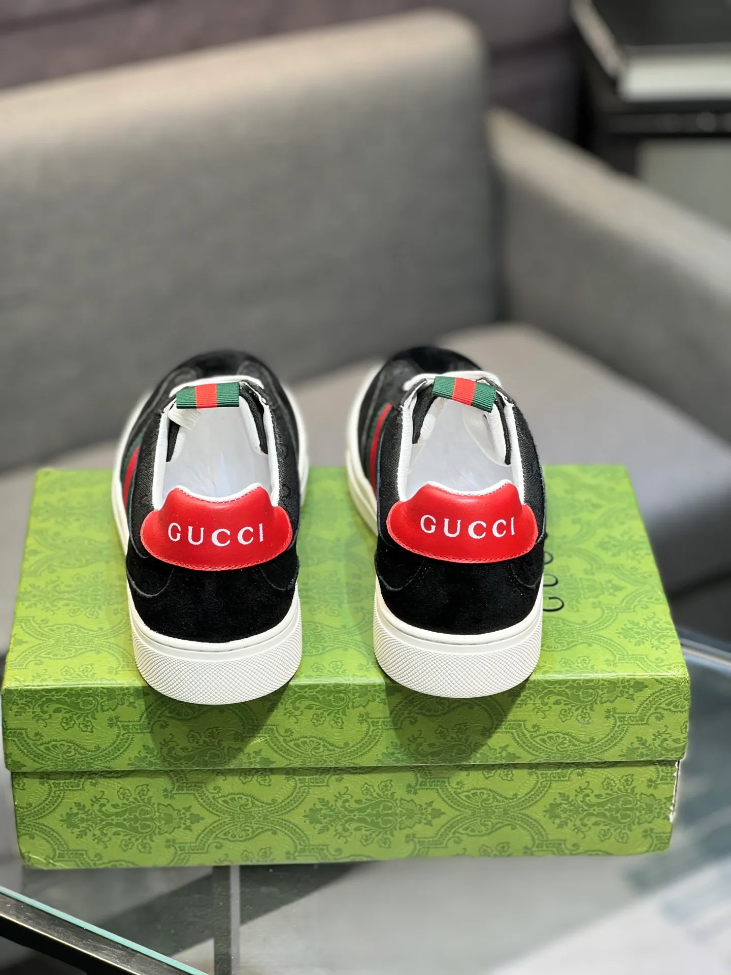 Men's Men's Shoes 💰440 Gucci Gucci's latest trendy shoes and casual shoes are popular in physical stores, new spring and summer comfortable imported custom original cowhide, unique jacquard fabric element design. With sheepskin lining, original bottom, 💪 details determine quality, you can enter and leave the counter at will, welcome to compare🇮🇹, code number 38-44 (45 customized)